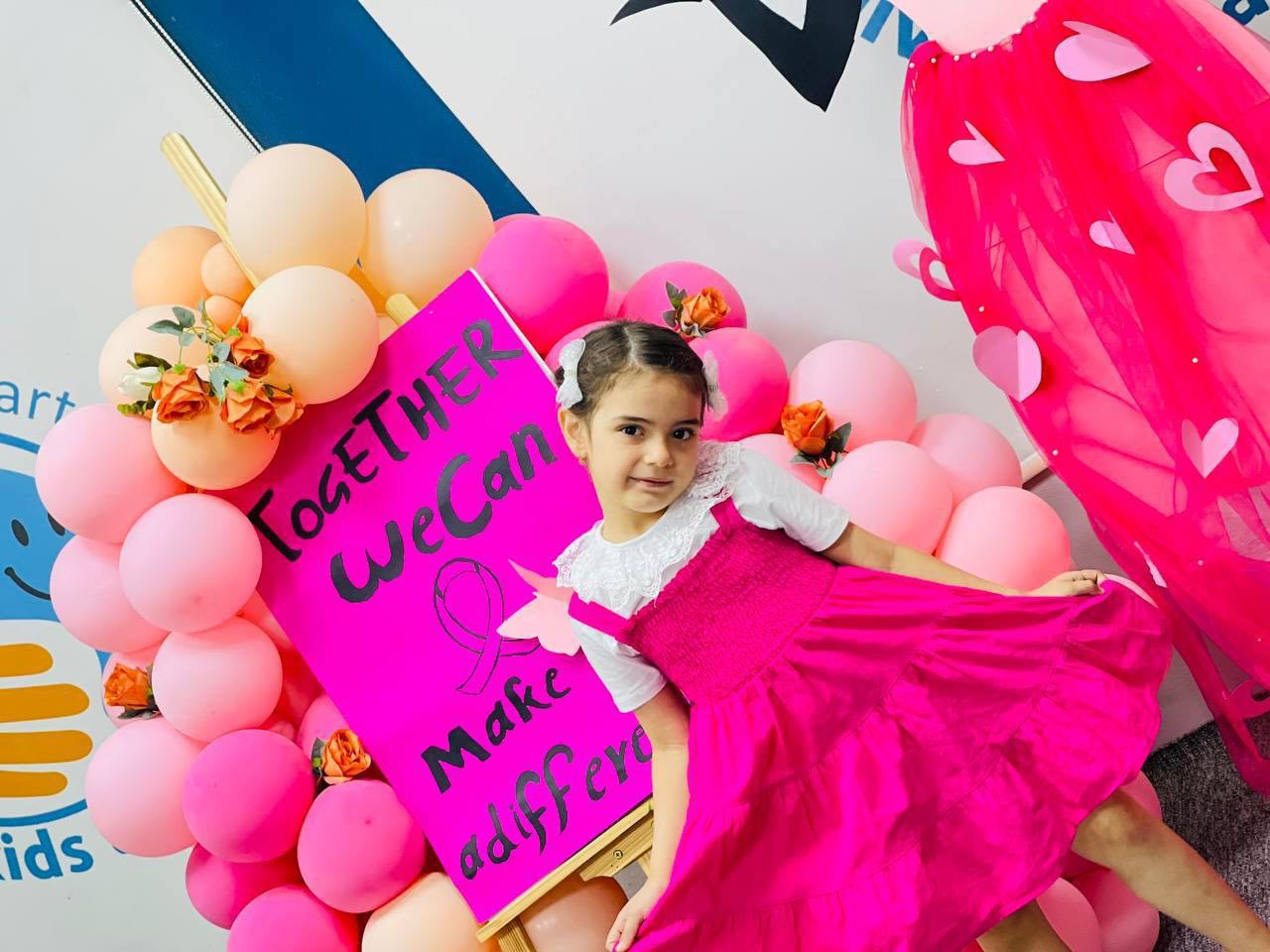 طلاب ليتل هاندز يستمتعون بأنشطة التعلم الإبداعي