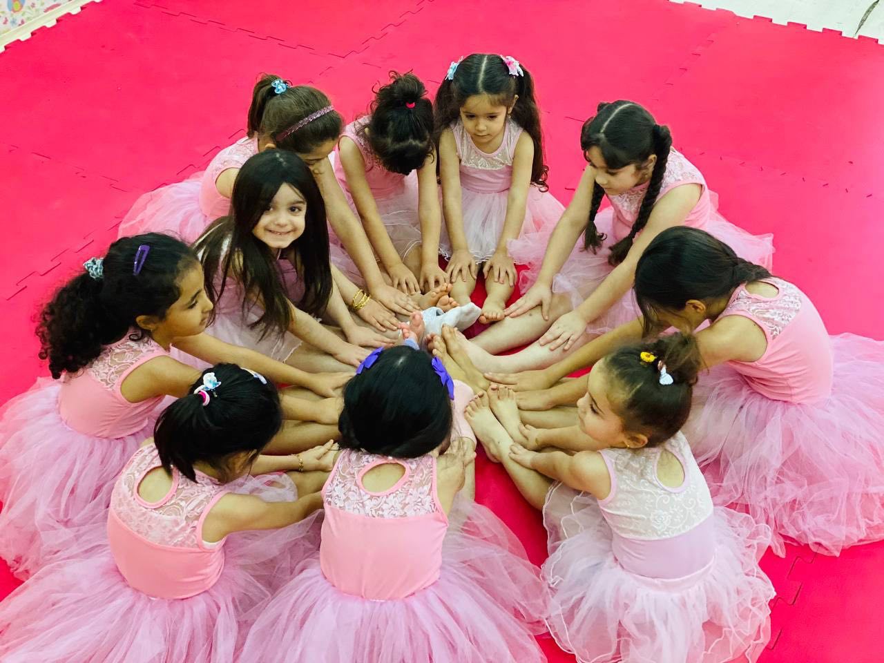 أنشطة تعليمية لتطوير مهارات الأطفال في روضة ليتل هاندز